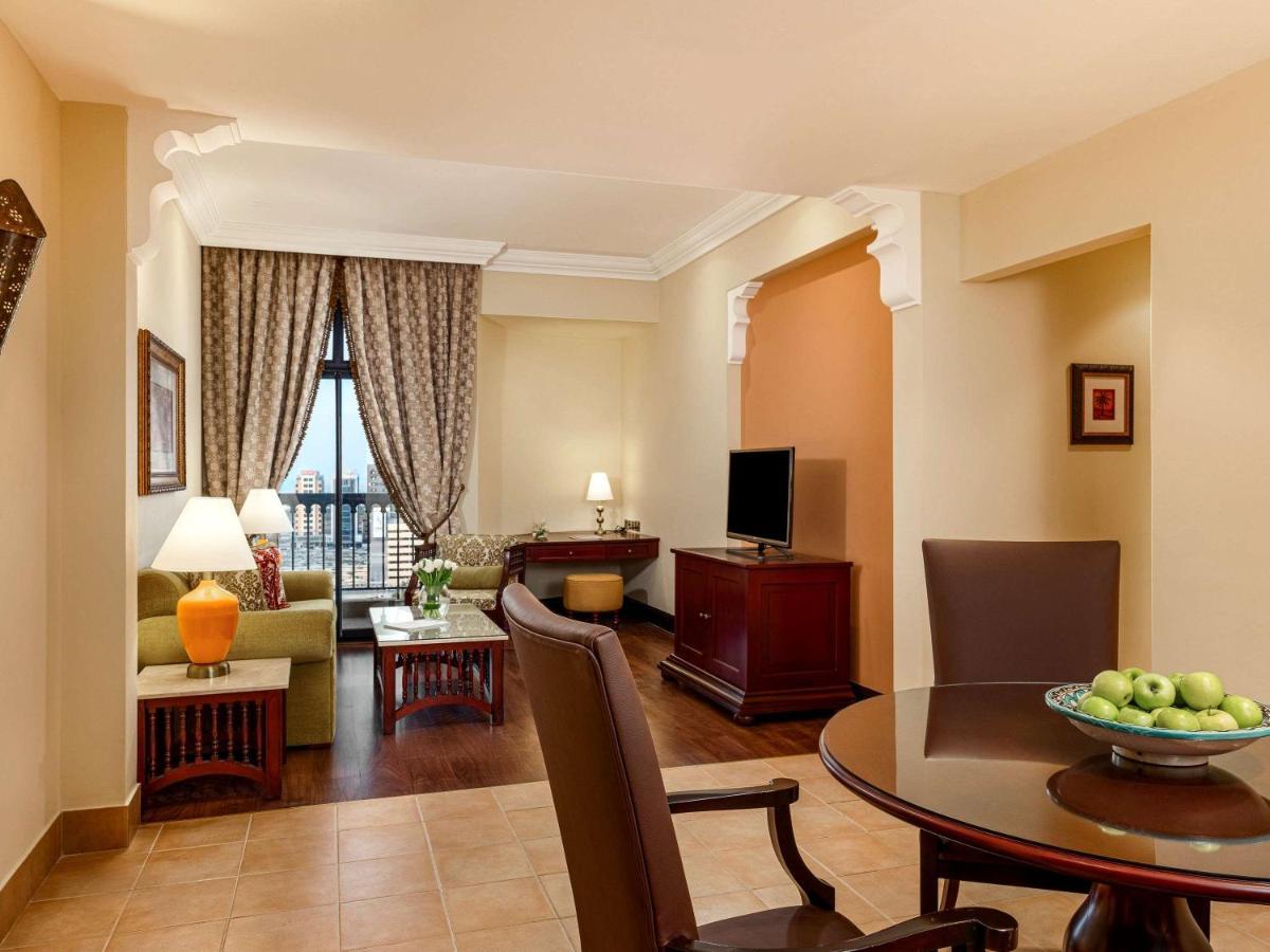 Mercure Grand Hotel Seef - All Suites Manáma Exteriér fotografie