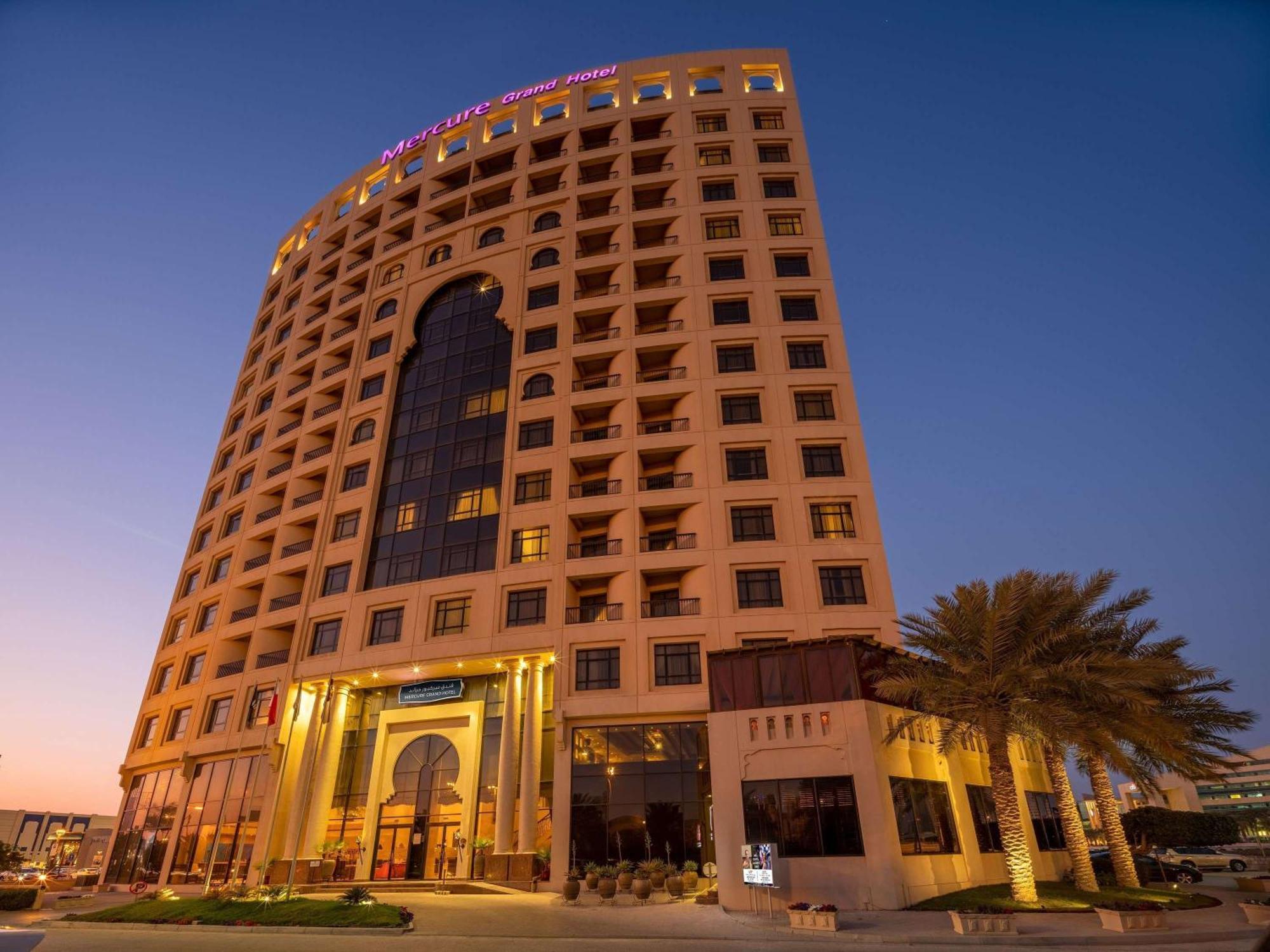 Mercure Grand Hotel Seef - All Suites Manáma Exteriér fotografie