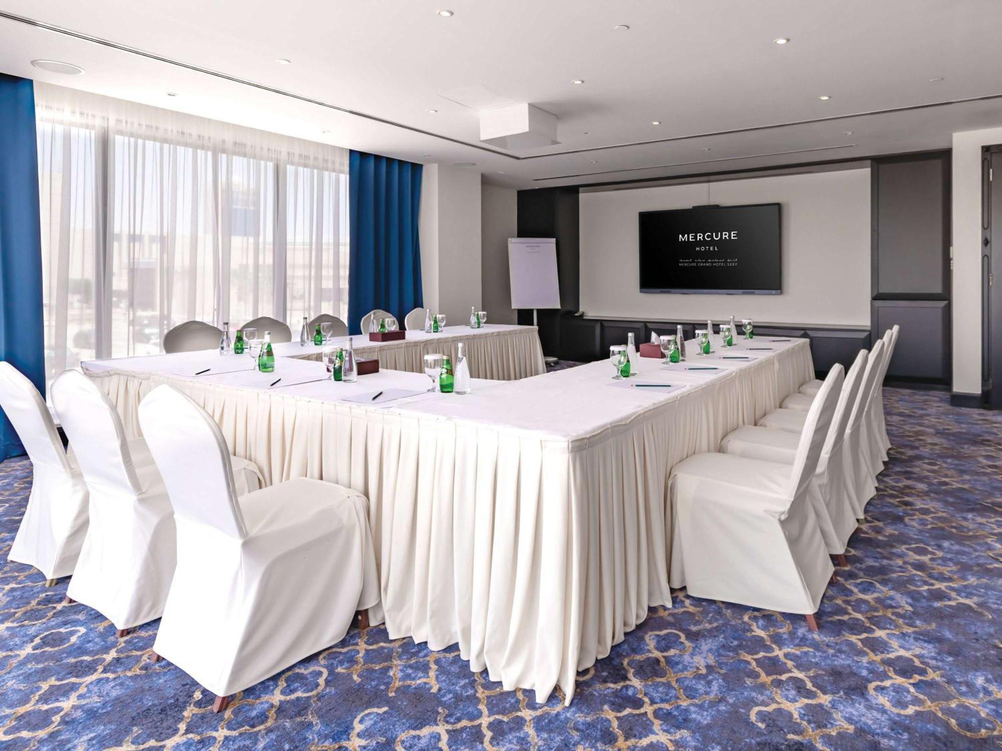 Mercure Grand Hotel Seef - All Suites Manáma Exteriér fotografie